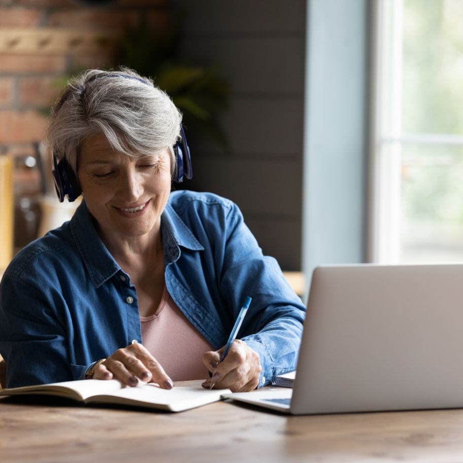 Christlife woman on laptop